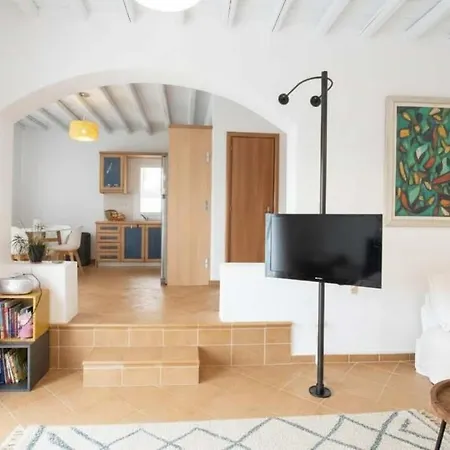 Holiday home Charming 3 Bd House In Village Ano Mera