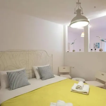 Charming 3 Bd House In Village 別荘