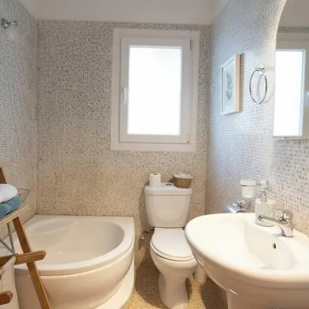 Charming 3 Bd House In Village * アノ・メラ